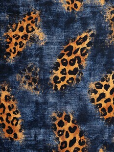牛仔布上的豹纹图案