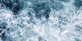 汹涌海浪的壮丽瞬间