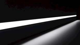 黑色背景上的明亮光线