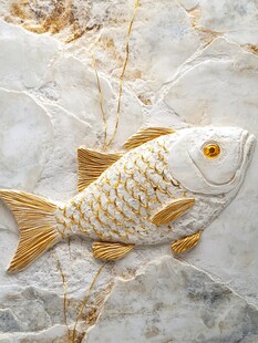 玉石上的金纹浮雕鱼