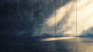 光影下的水泥墙面空间