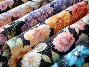 多彩花卉图案布料展示
