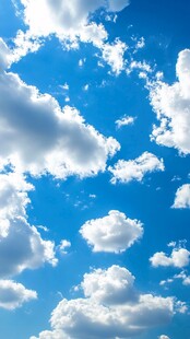 蓝天飘白云的纯净景致