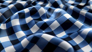 蓝白格纹布料的优美褶皱