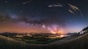 璀璨星空下的梦幻大地景观