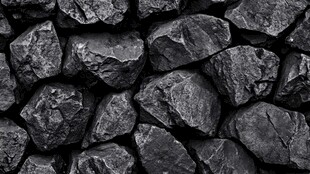 黑色石块堆砌纹理特写