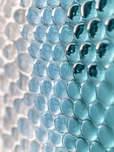 蓝色气泡纹理玻璃特写