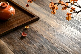 中式雅韵茶具与木纹场景