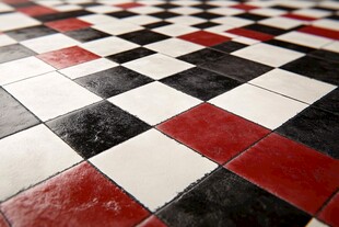 红黑白格纹瓷砖地面特写