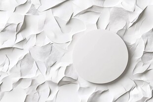 白色褶皱纸背景上的圆