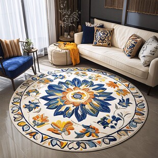 圆毯装点的温馨客厅角落