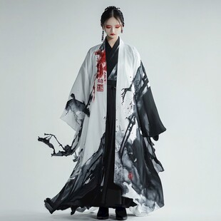 水墨风汉服女子优雅身姿