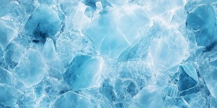 蓝色晶莹冰块纹理特写