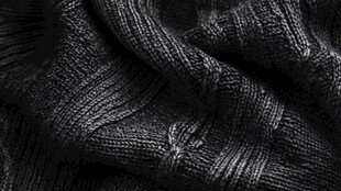 黑色针织毛衣纹理细节