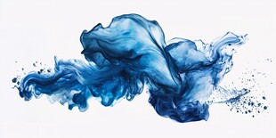 蓝色墨水在水中的动态绽放