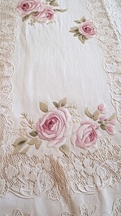 精致蕾丝绣粉玫瑰桌布