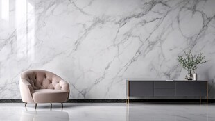 大理石墙面旁的精致单人椅