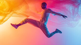 动感舞者在绚丽色彩中飞跃