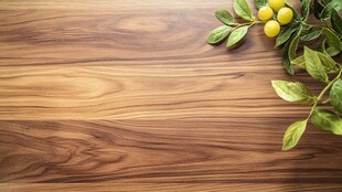 木质桌面的清新果实点缀