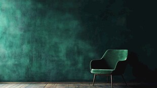 深绿墙边的简约绒面座椅