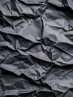 黑色褶皱纸张纹理背景