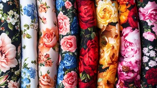 多彩花卉图案布料展示