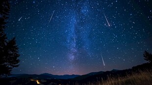 夜空中的流星与璀璨星河