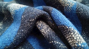 蓝黑条纹织物纹理特写