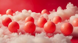 红色圆球漂浮于梦幻云朵间