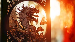 龙纹雕花窗 光影中的古韵