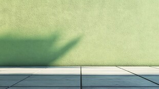 浅绿色墙面与地面光影场景