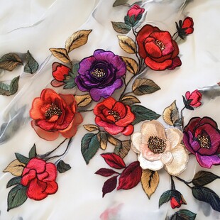 精美刺绣花卉布料图案