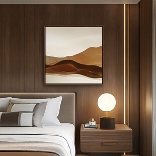 现代卧室简约挂画与台灯