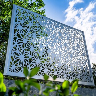 镂空花型金属装饰屏风