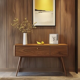 木质边柜上的雅致装饰