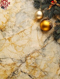 大理石上的圣诞装饰点缀