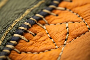 手工皮革缝线细节特写