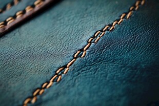 精致皮革缝线细节特写