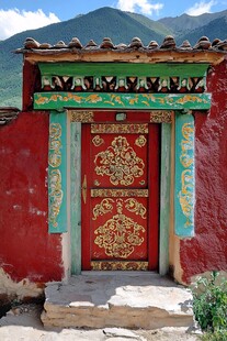 藏式红门 传统与色彩的交融