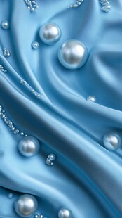 蓝绸上的珍珠与钻石点缀