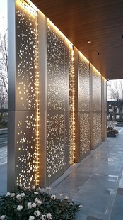 镂空发光景墙营造温馨氛围