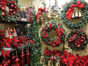 圣诞装饰琳琅满目迎佳节