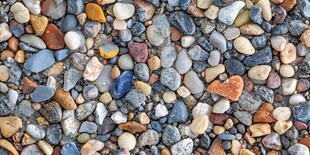 五彩斑斓的鹅卵石地面