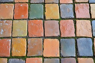 彩色方砖铺就的地面纹理