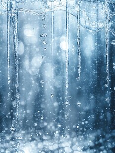 冰柱晶莹 冬日梦幻景象