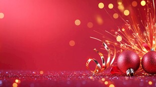 喜庆红背景下的圣诞装饰