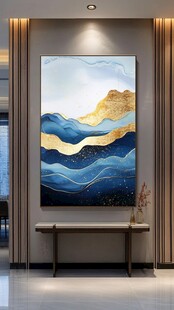 现代客厅的山水艺术挂画