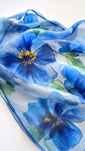 蓝花印花轻薄时尚丝巾