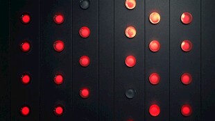 红色指示灯阵列