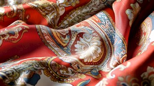 复古花纹红色丝绸布料